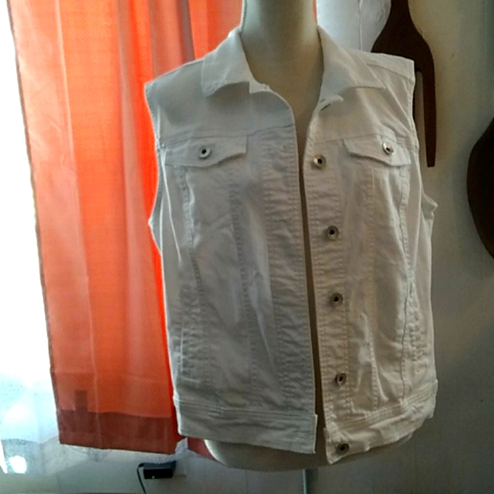 Size large white merona  vest